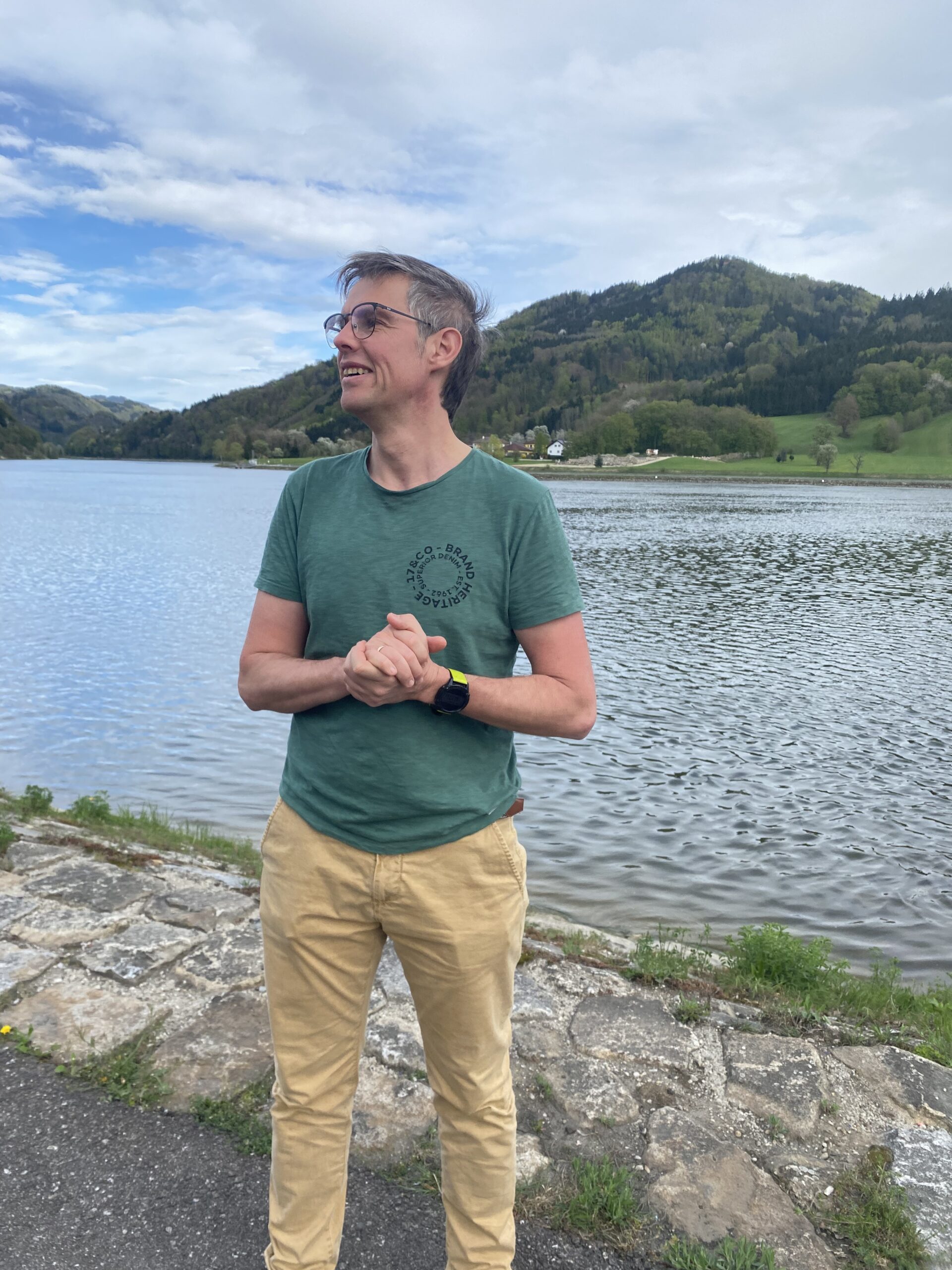 Sascha Kohler in entspannter Atmosphäre im Freien