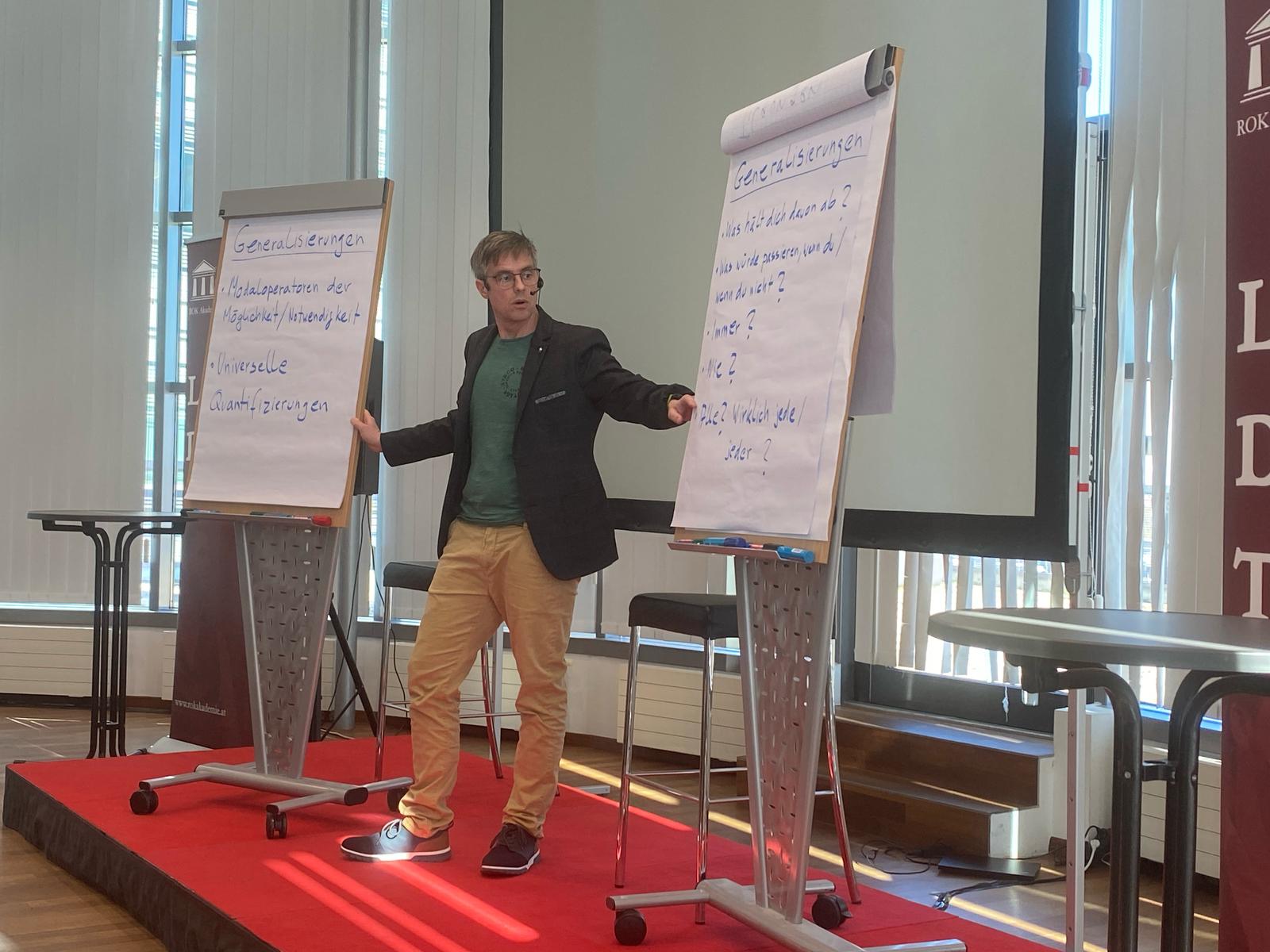 Sascha Kohler während eines Vortrags
